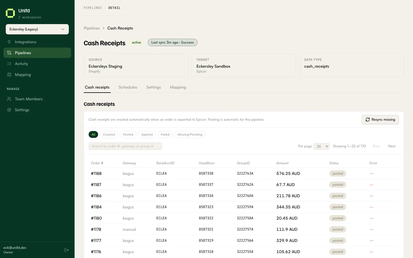 The Cash receipts tab listing payments with their gateway, amount and status